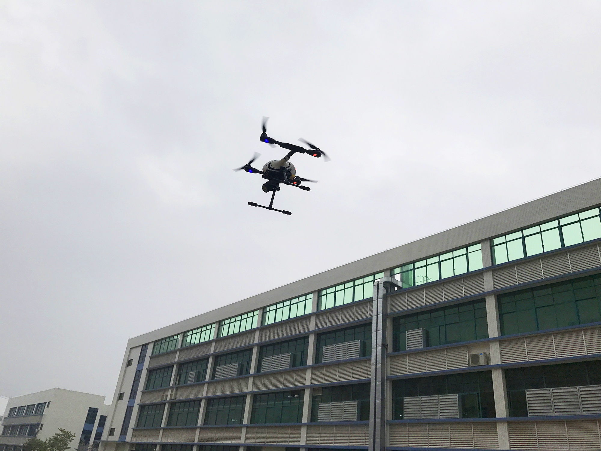 世豹無人機鋰電池現場測試